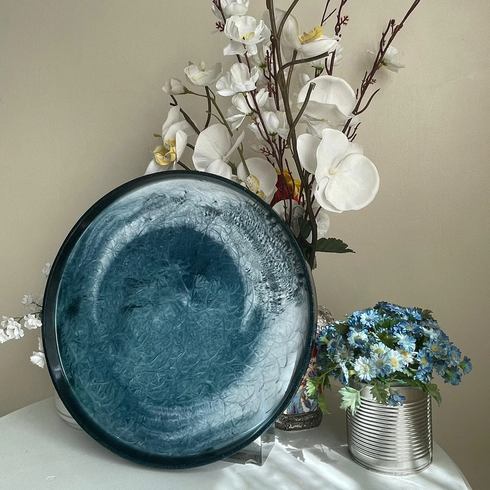 Mavi Beyaz Simli Yuvarlak Tepsi - Yen Sanat Epoksi